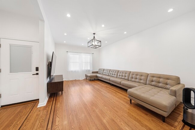 Photo - 10 Apollo St