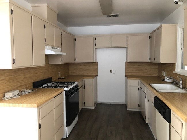 Photo - 801 S Bradley St