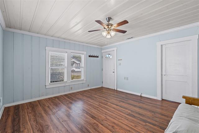 Photo - 221 Huron St