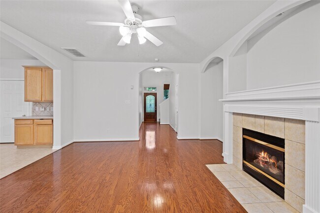 Photo - 107 W Burberry Cir