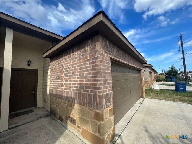 Photo - 2611 Pahmeyer Rd