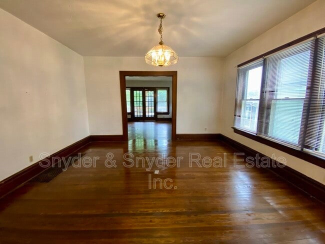 Photo - 400 Cloverdale Ave