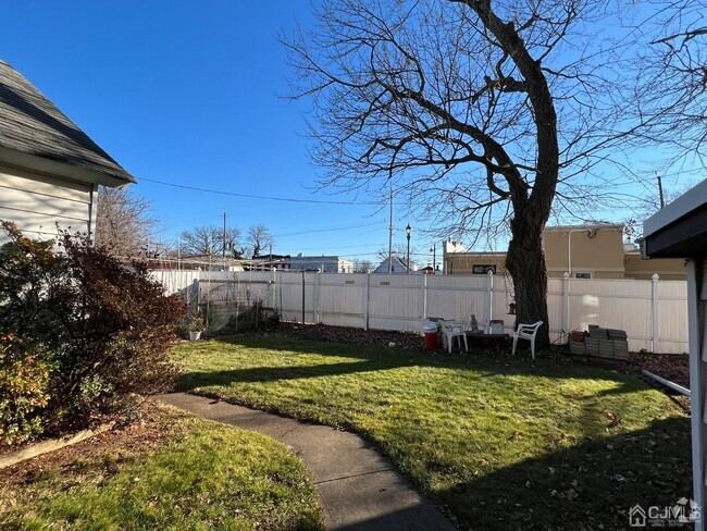 Building Photo - 109 S 10th Ave Rental
