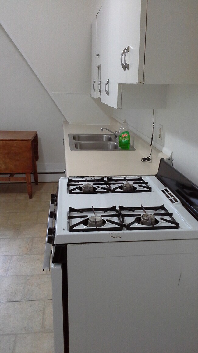 Kitchen - 127-129 Eddy Street