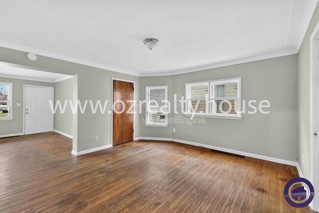 Photo - 837 Colburn St