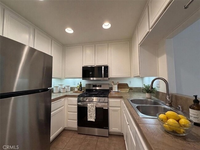 Building Photo - 32 Tradewinds