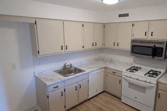 Photo - 47301 Delaire Landing Rd Unit 301