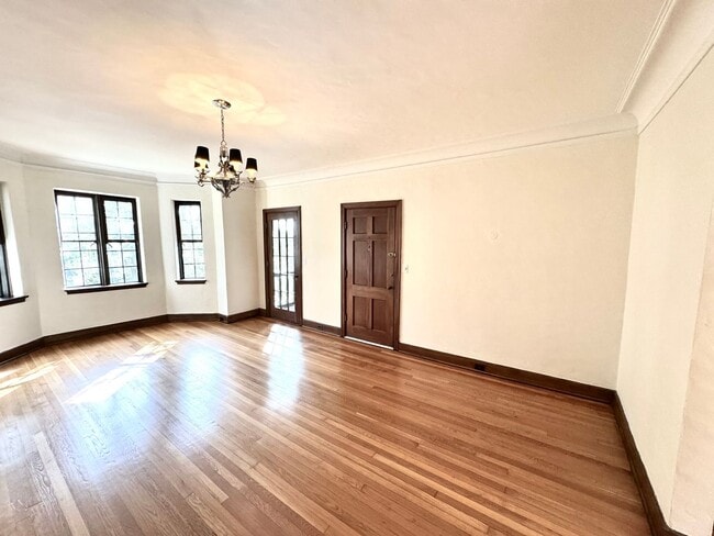 Photo - 3319 Pine St