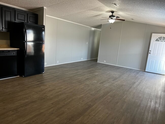 Photo - 709 N Collins Fwy