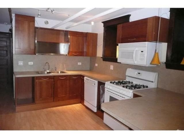 Building Photo - 1529 N Claremont Ave Rental
