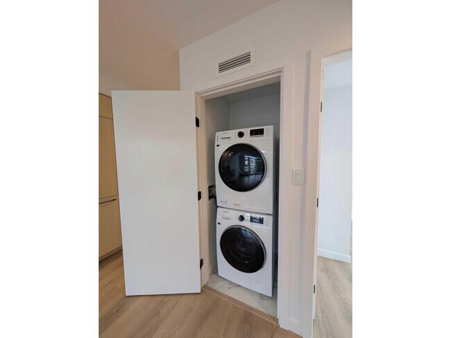 Photo - 13738 Central Ave Unité 411