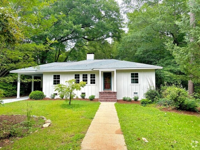 Building Photo - Super Cute Cottage 1 mile from Toomers Corner Rental