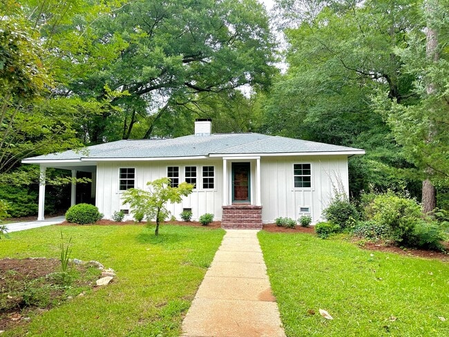 Super Cute Cottage 1 mile from Toomers Corner - Super Cute Cottage 1 mile from Toomers Corner House
