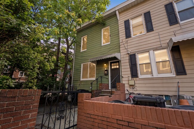 Photo - 6 Rademan Pl