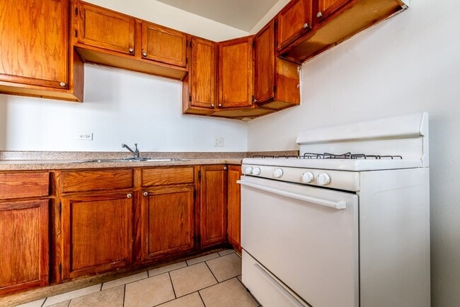 Building Photo - 6829 S King Dr Rental