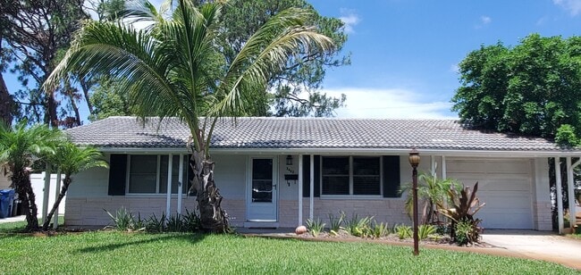 Building Photo - QUIET AND WELL MAINTAINED NEIGHBORHOOD Rental