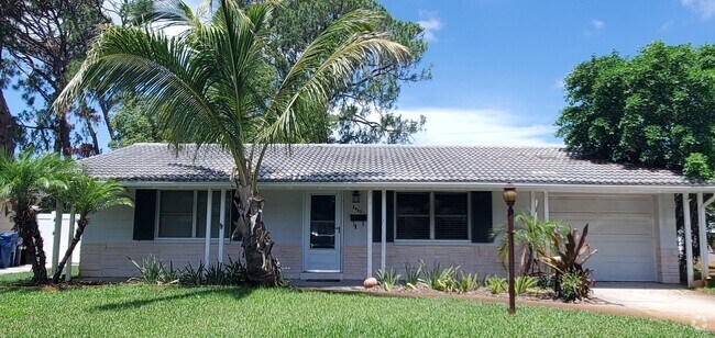Building Photo - QUIET AND WELL MAINTAINED NEIGHBORHOOD Rental
