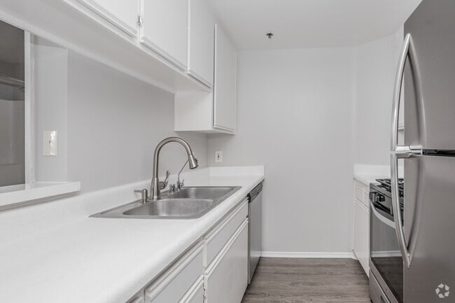 2BR, 2BA, Loft - 1050 SF - Reno Apartments