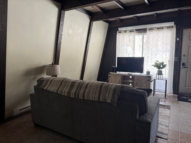 579 Martha Ave Unidad Apartment