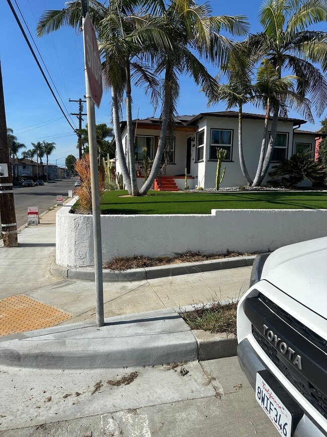 Building Photo - 5606 Meade Ave