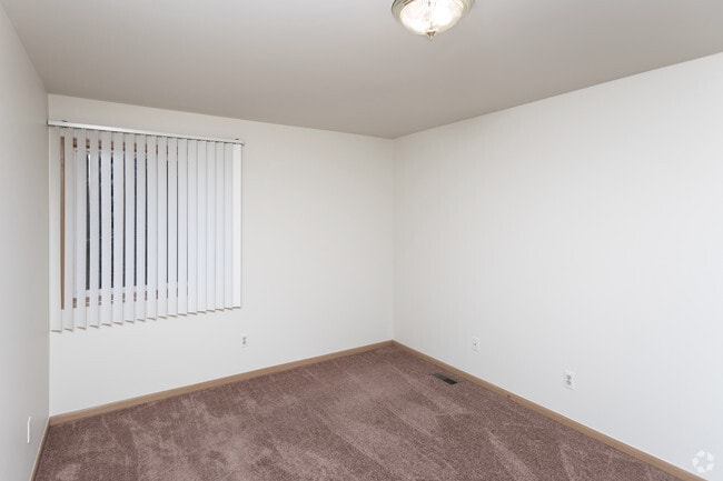 2BR, 1BA - 980 SF 2nd Floor