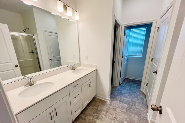 Photo - 1649 Stanley St