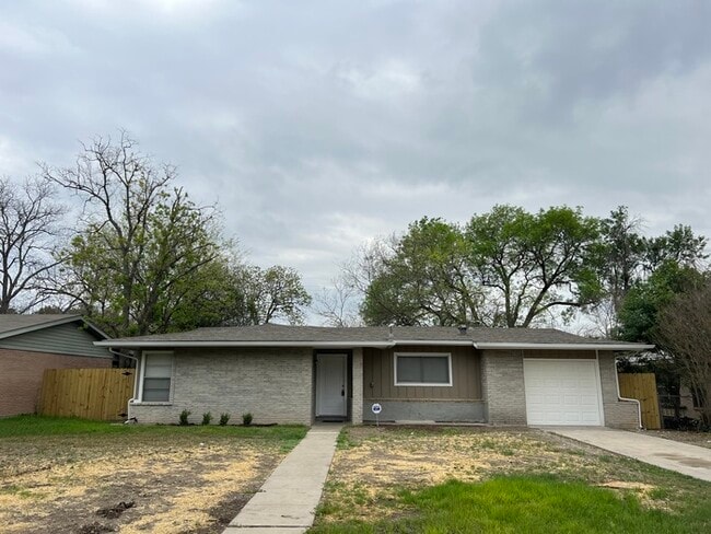 Photo - 546 Artemis Dr House