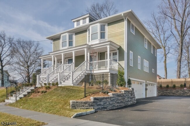 Building Photo - 92 Grove St Unit B