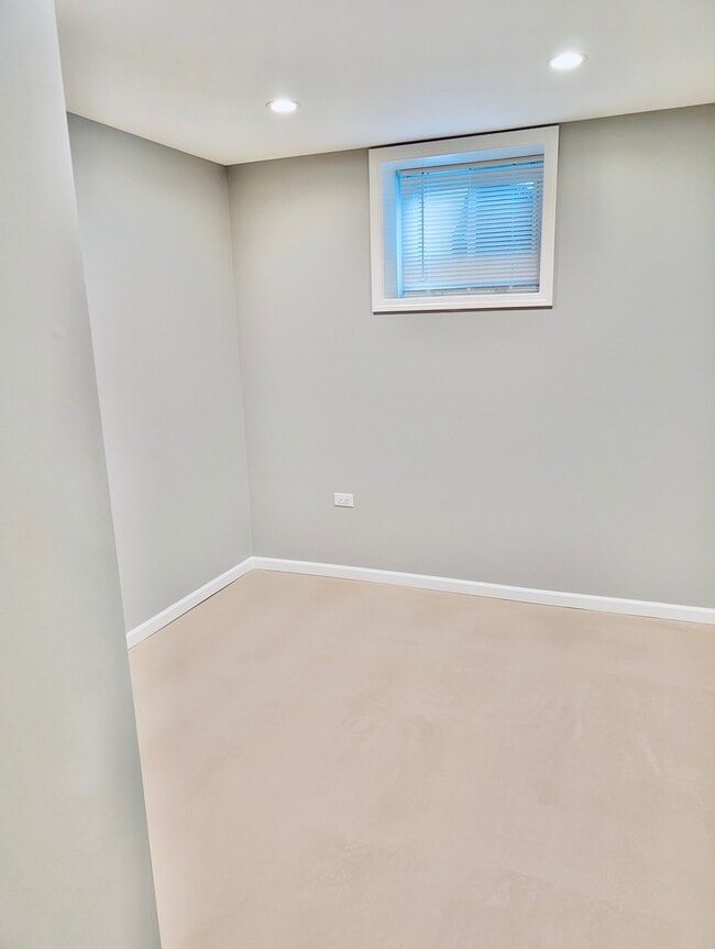 Photo - 960 W 18th Pl Unit #1