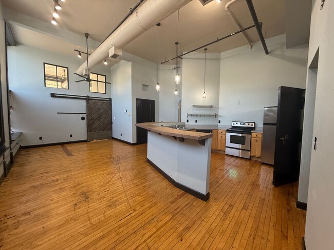 Building Photo - 331 E Water St