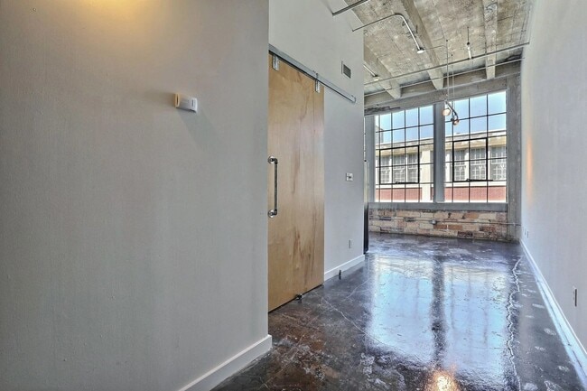 Photo - 3221 Commerce St Unidad 411