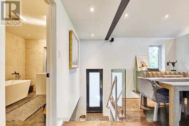 Photo - 72 Sunnypoint Crescent