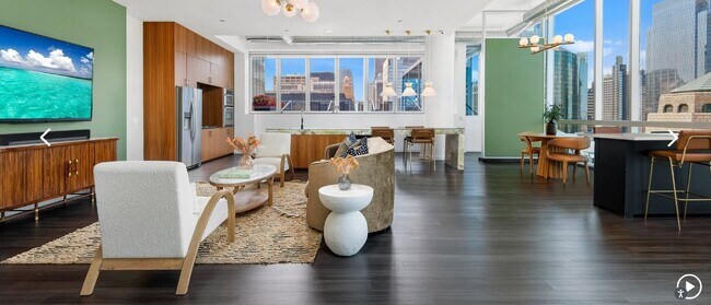 Photo - 160 W Kinzie St