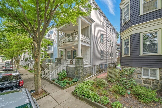 Building Photo - 22 Trescott St Unit 3