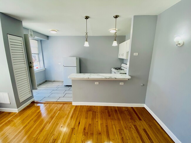 Building Photo - 4165 S Archer Ave Unit 203