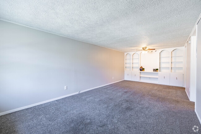 1BR, 1BA - 560SF - Living Room