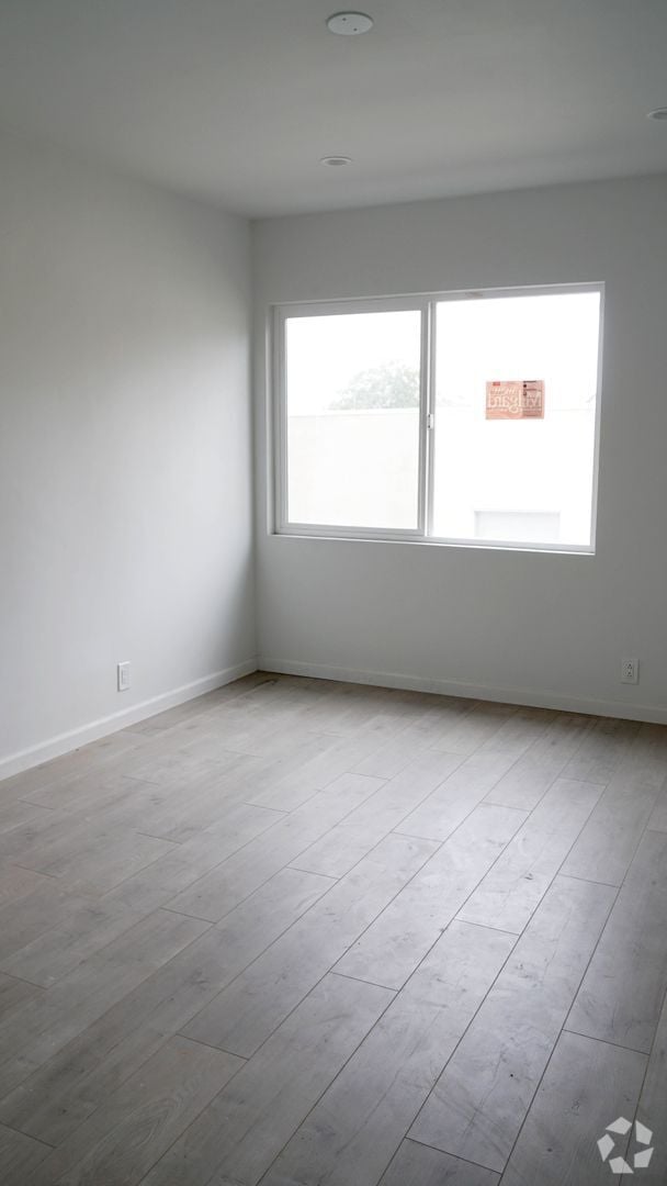 Building Photo - Micheltorena Unit 1619 1/2 Rental