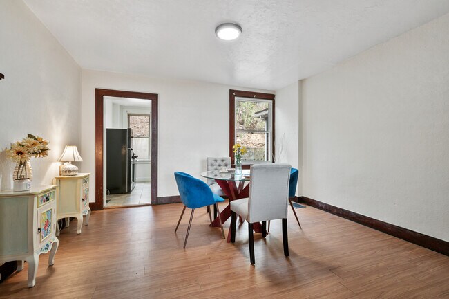 Photo - 2241 1/2 Hawthorne Ave