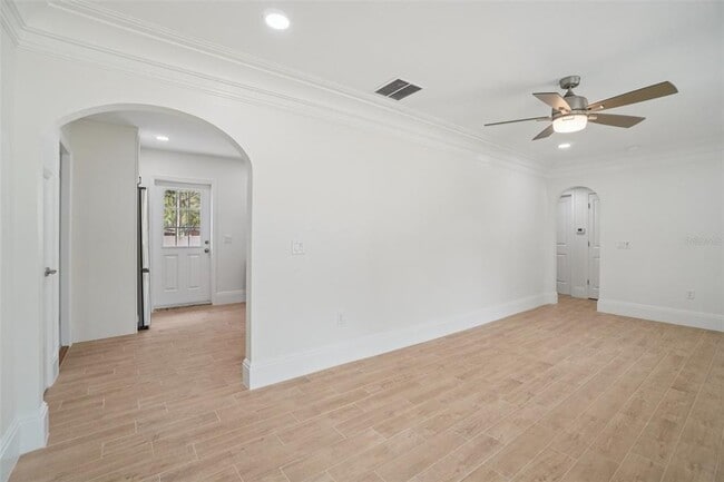 Photo - 9008 Bay St NE