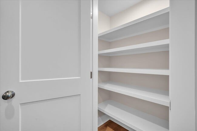 Photo - 195 Romney St