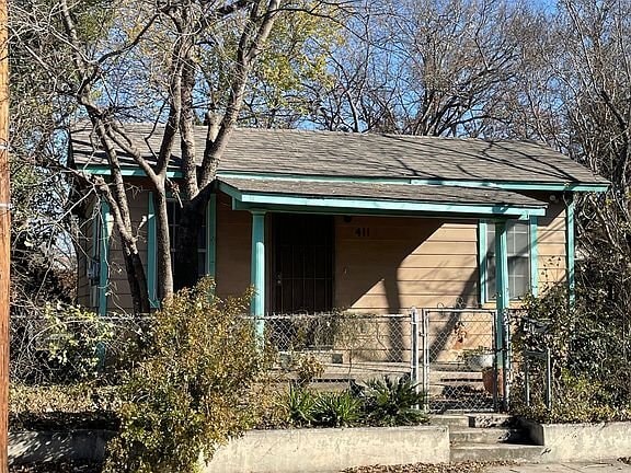 Building Photo - 411 E Lachapelle