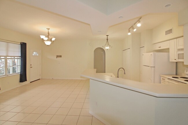 Photo - L'Pavia Condo for Annual Rent