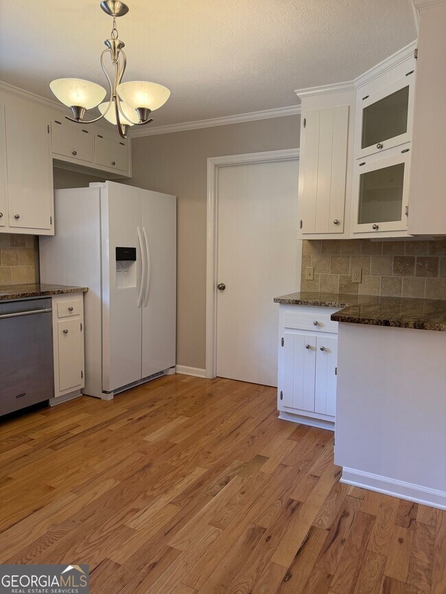 Photo - 402 Skyline Dr