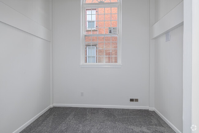 2BR, 1BA Loft - 600SF - Bedroom