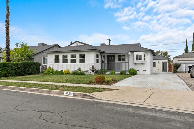 Building Photo - 6921 Bluebell Ave