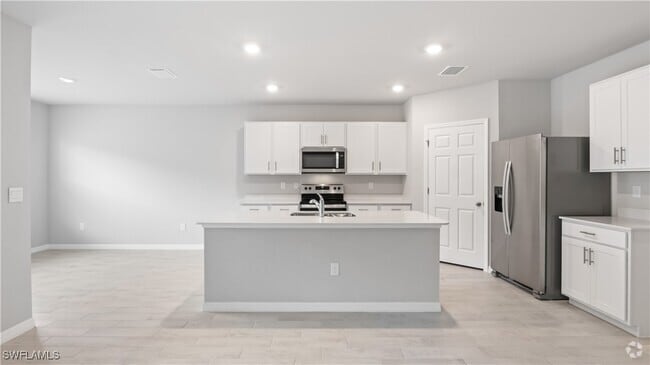 Building Photo - 1903 Cape Coral Pkwy W Rental