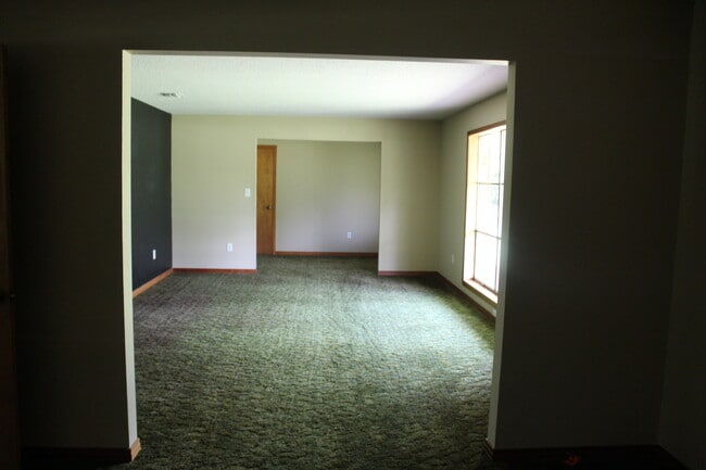 Photo - 185 Luther Davis Rd