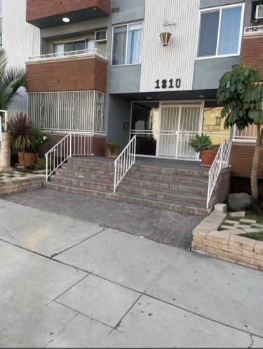 1810 N Bronson Ave Unidad 0