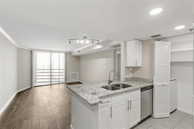 Building Photo - 3525 Sage Rd Unit 1212 Rental