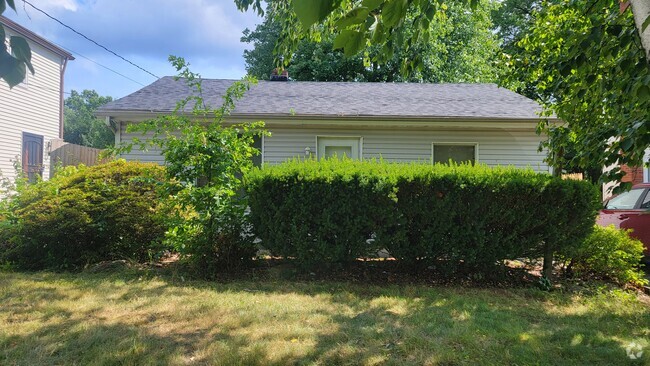 Building Photo - 858 Minota Ave Rental